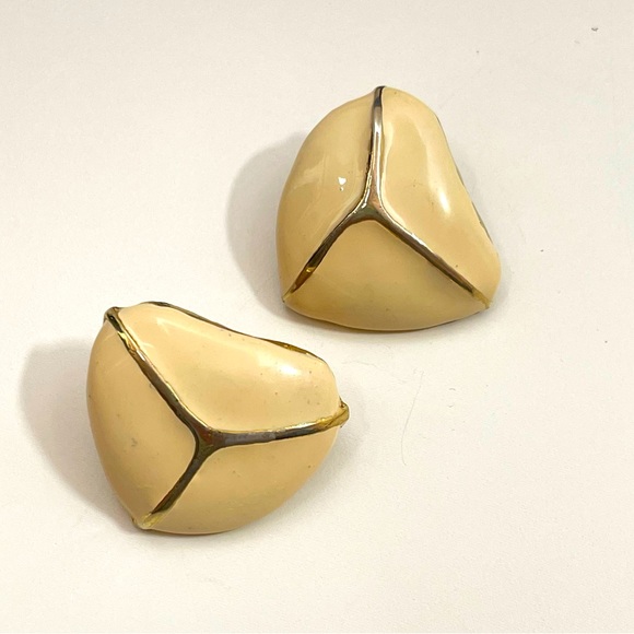 Vintage Heavy Cream Enamel Summer Beach Mermaid Coastal Boho Tropical Earrings - Picture 1 of 4